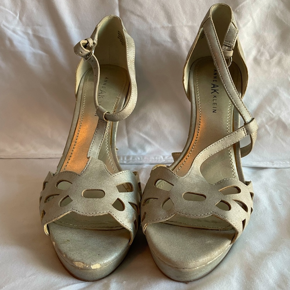 Anne Klein champagne heels, size 9